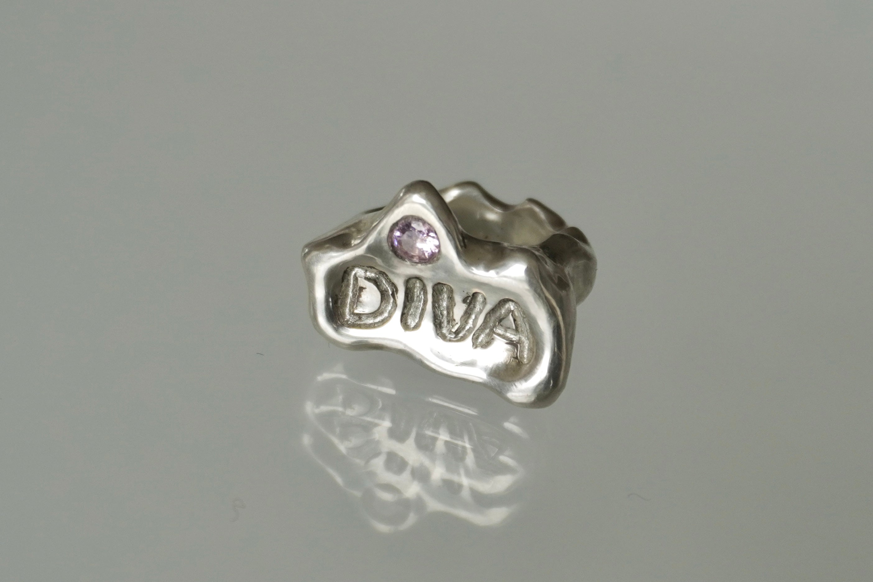 DIVA Ring
