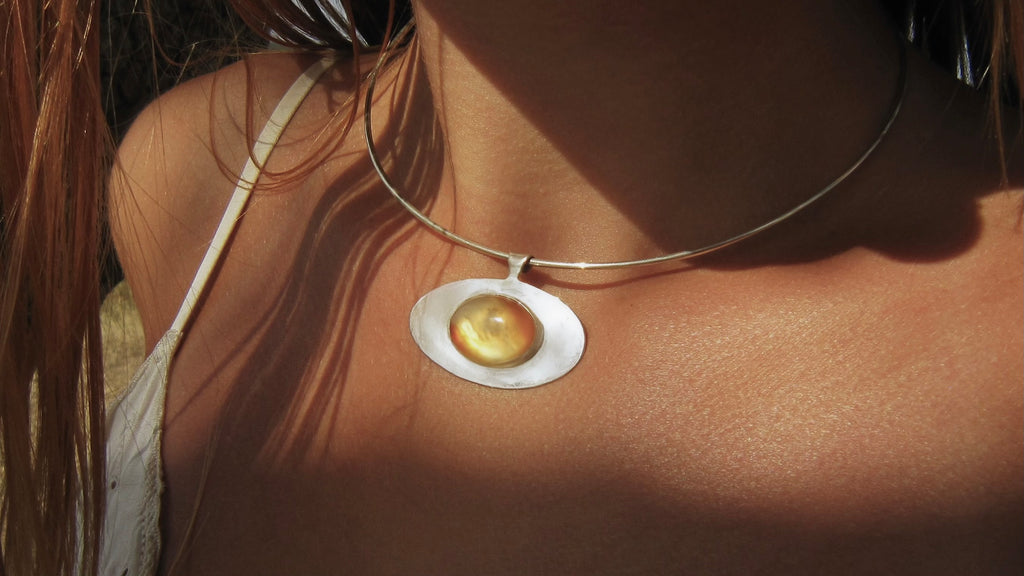 Oval Eye Collar Choker