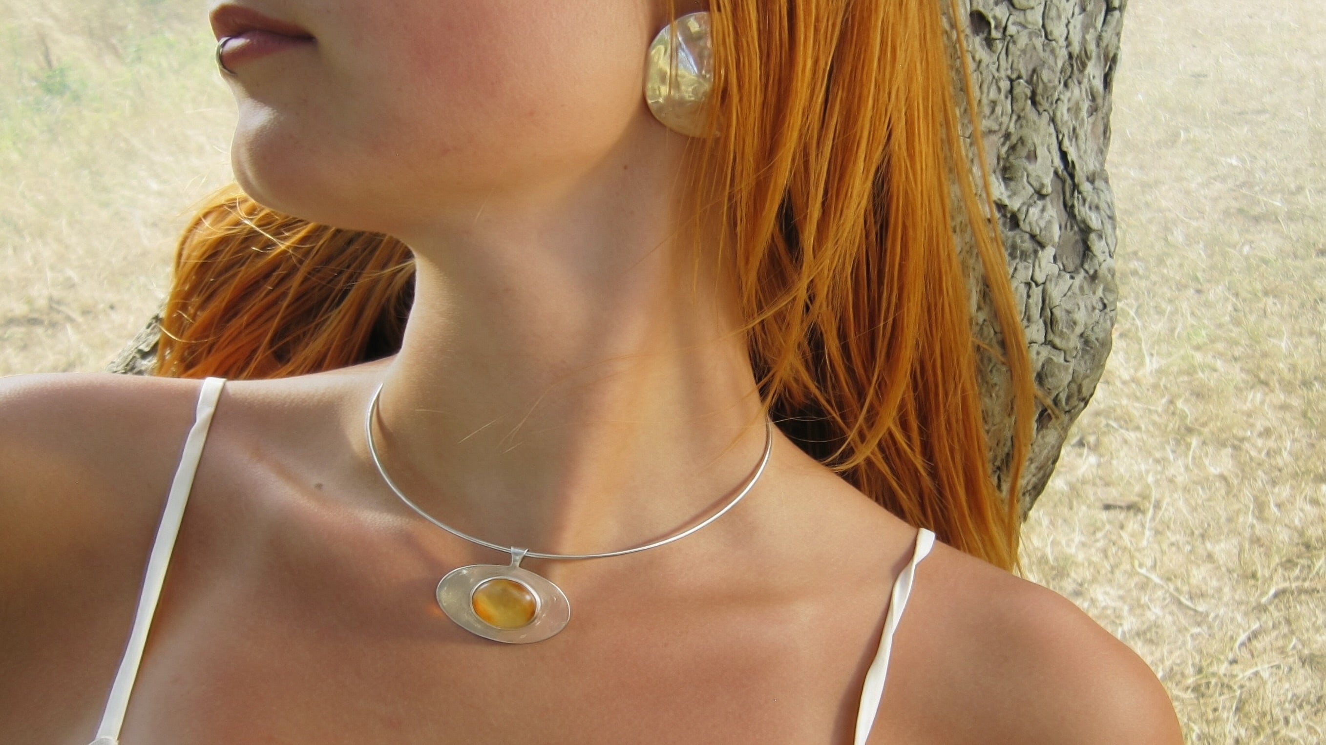 Oval Eye Collar Choker
